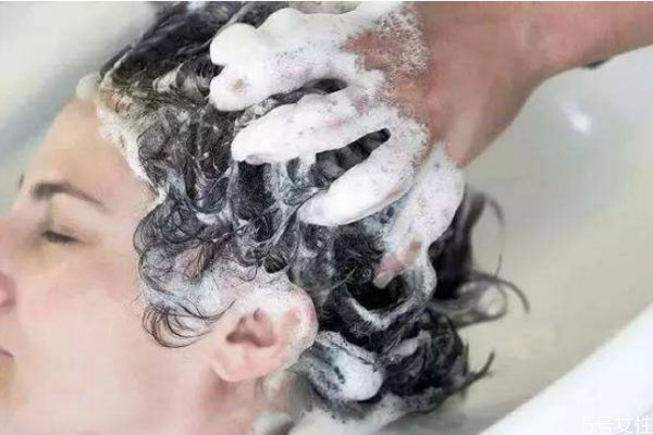 用啤酒洗头发有什么效果?,怎样用啤酒洗头发正确方法
