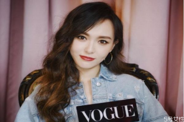 大额头女生刘海发型,额头大的女生适合什么刘海发型图片