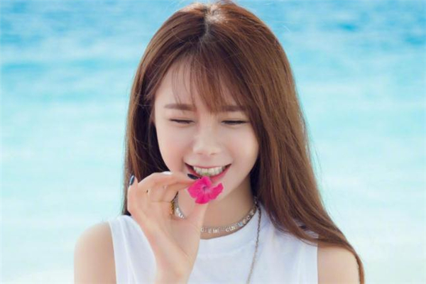 软化头发的药水叫什么牌子好,软化头发的药水叫什么名字