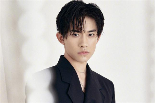 湿发发型用什么弄的,湿发造型用什么