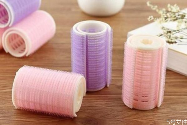 刘海很翘不贴额头怎么办,刘海上翘不贴额头怎么办