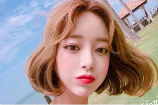 女生额头窄适合最佳发型,窄额头适合什么发型