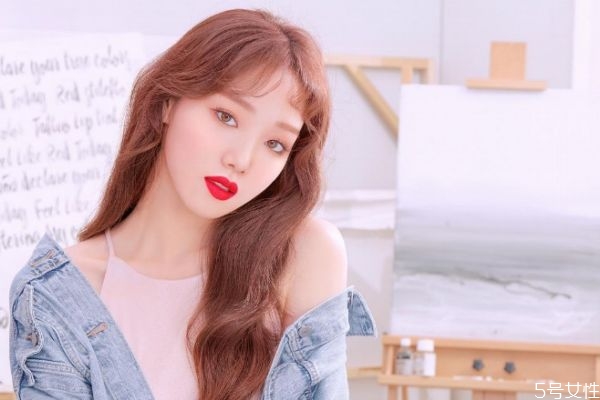 夏天头发油的很快怎么办,冬天头发油得很快怎么办