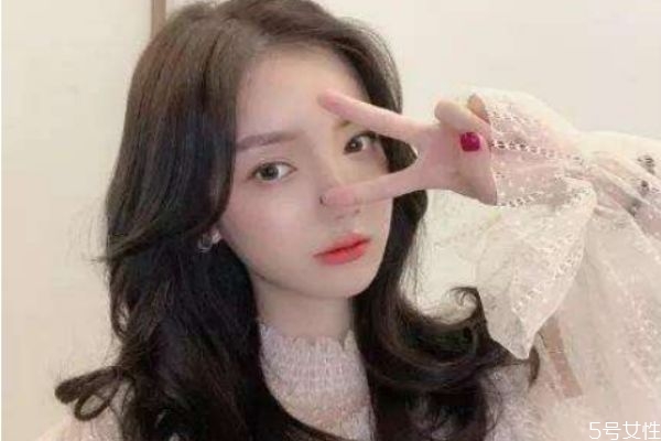 头发补色好还是重新染好,头发补色是重新染色吗 头发补色好还是重新染好,头发补色是重新染色吗