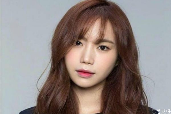 什么颜色可以遮住白发,什么颜色能遮盖白发