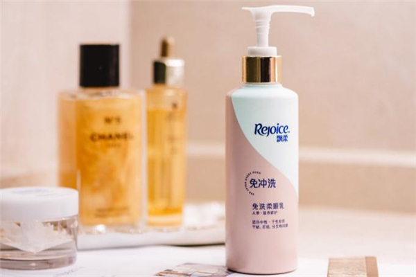 飘柔免洗护发素含硅油吗,飘柔免洗护发素会不会很有油