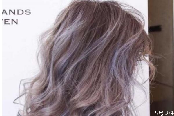 漂色后染深色会掉色吗,漂色后染黑色会掉色