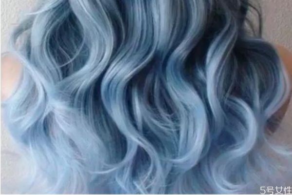 不洗头染发好上色吗,不洗头染头发容易上色吗