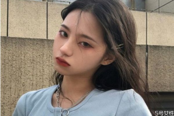 头发打薄容易分叉吗,头发为什么容易分叉