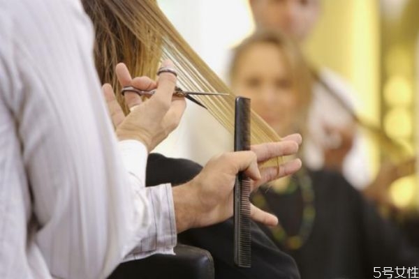 为什么剪发前要洗头,剪发前为什么要洗头发 为什么剪发前要洗头,剪发前为什么要洗头发