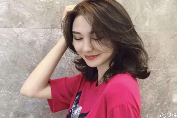 热烫用精油还是弹力素,烫发抹精油还是弹力素