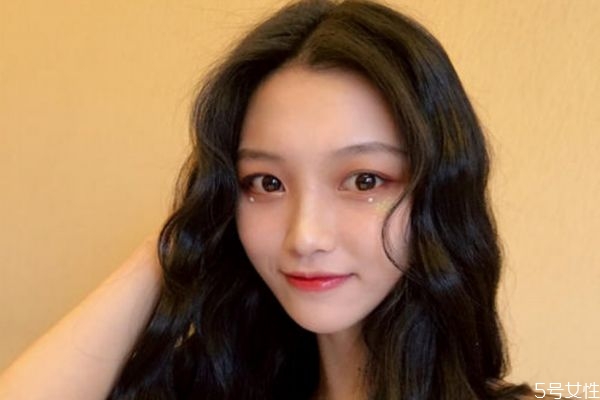 头发往后倒的发型图片,头发往后倒的发型叫什么名字