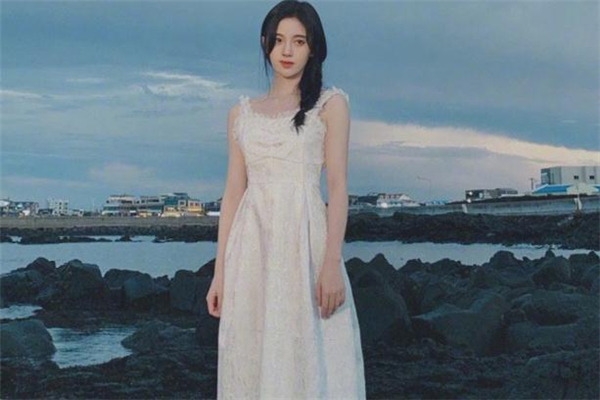 刘亦菲麻花辫海边 刘亦菲麻花辫海边