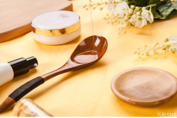 荷荷巴油如何护发,荷荷巴油怎么护发