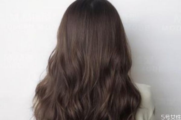 黄皮适合奶茶棕的发色吗,蜜茶棕发色适合什么皮肤