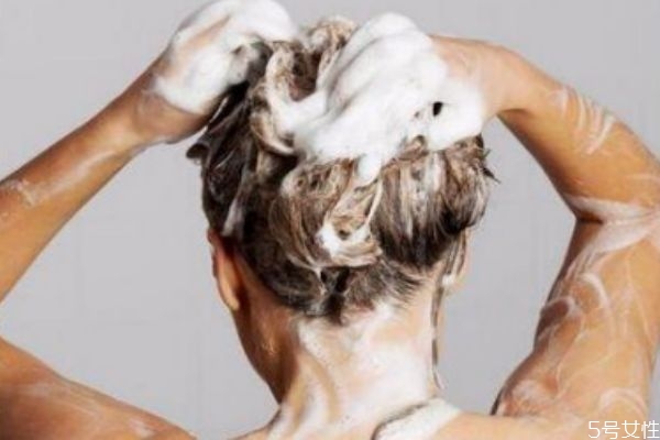 防止刘海出油小窍门,防止刘海出油小窍门初中生