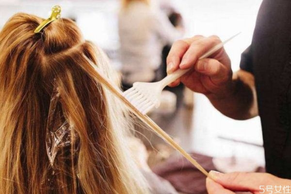 头发拉直后多久染色好,头发拉直后多久可以染色