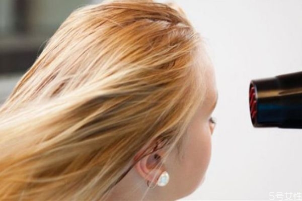 自己怎么保养头发的方法,养护头发用什么办法最好