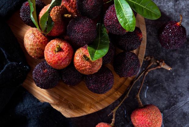 荔枝泡酒的功效和作用及禁忌,荔枝泡酒的功效和作用及食用方法 荔枝泡酒的功效和作用及禁忌,荔枝泡酒的功效和作用及食用方法