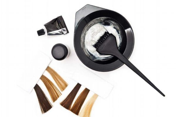 自己染发弄到脸上怎么洗掉,染头发弄到脸上怎么洗掉