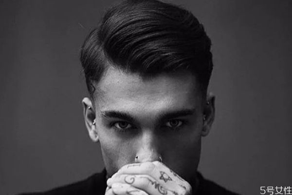 2020男士流行发型,2020男士流行发型烫发