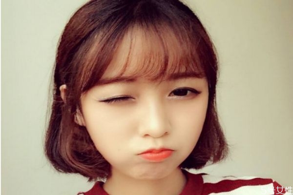 刘海很翘不贴额头怎么办,刘海上翘不贴额头怎么办