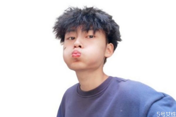 锡纸烫和钢夹烫的区别图片,锡纸烫和钢夹烫的区别男士