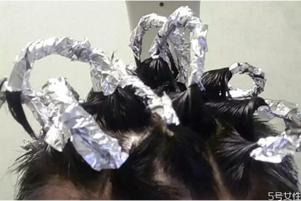 锡纸烫洗头洗多了会不会变回原样,锡纸烫后洗头会不会变成原样