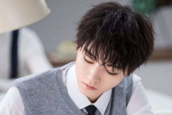 锡纸烫洗头要注意什么,锡纸烫洗头发要注意什么