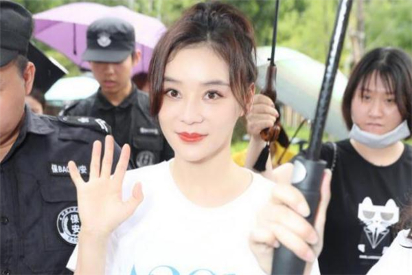 颧骨高适合的刘海,颧骨高、宽的人适合什么样的刘海?