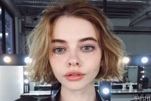 齐头发和层次哪个好看,齐头发和层次哪个好看短发 齐头发和层次哪个好看,齐头发和层次哪个好看短发