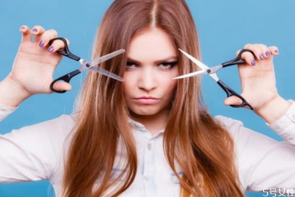 披头发睡觉好还是扎头发睡觉好,睡觉是披头发好还是扎头发好