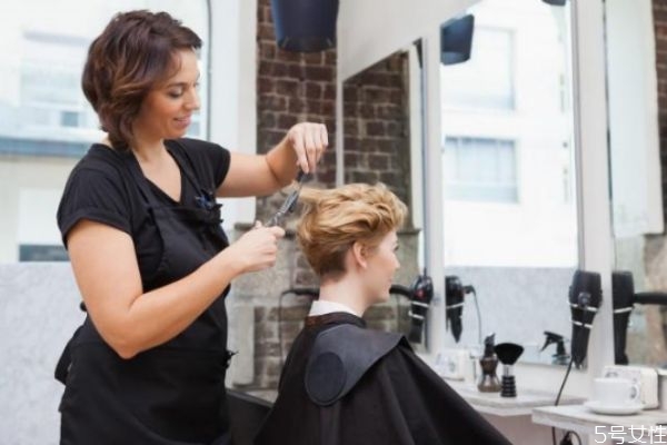 头发严重分叉怎么办,头发分叉该怎么办 头发严重分叉怎么办,头发分叉该怎么办