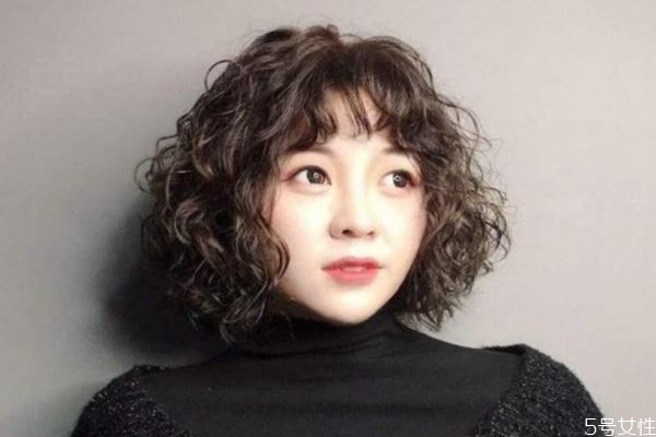 卷头发适合什么发型,烫什么卷发好看 卷头发适合什么发型,烫什么卷发好看