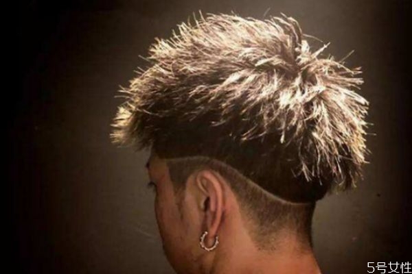 锡纸烫软化能变直吗,锡纸烫用软化剂会变直吗