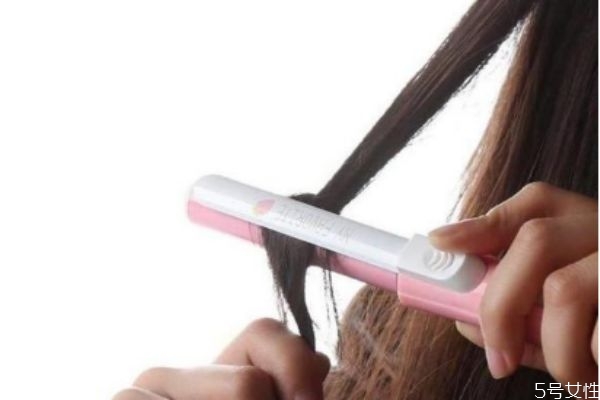 如何正确使用卷发棒,卷发棒使用手法和技巧