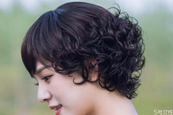 假发如何打理,什么样的假发打理比较方便?