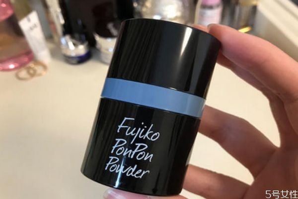 用完蓬蓬粉当天必须洗头,用蓬蓬粉需要当天洗头发呢