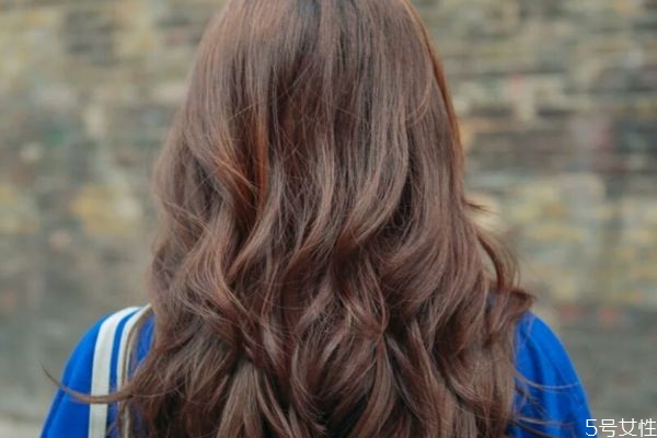 泡泡染发剂要先把头发打湿吗,泡泡染发剂用不用先打湿头发