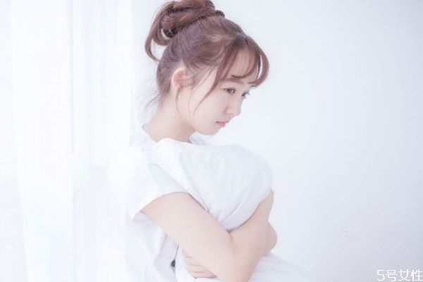 丸子头怎么扎 丸子头怎么扎好看,丸子头应该怎么扎好看