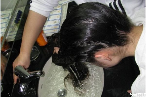 接发胶怎么去掉,接发的胶如何快速去除