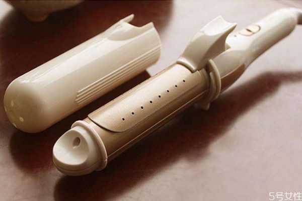 经常用卷发棒的危害,经常使用卷发棒的危害