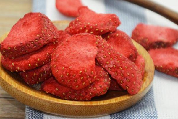 草莓干怎么做成草莓脆,冻干草莓脆是怎么做出来的