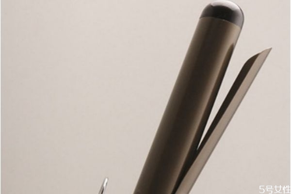 卷发棒可以烫湿头发吗,烫发棒头发要湿的吗