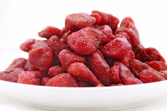 草莓干吃多了会上火吗,冻干草莓吃多了会上火吗