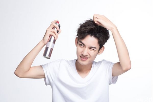 啫喱膏对头发有伤害吗,啫喱水和啫喱膏哪个对头发伤害小