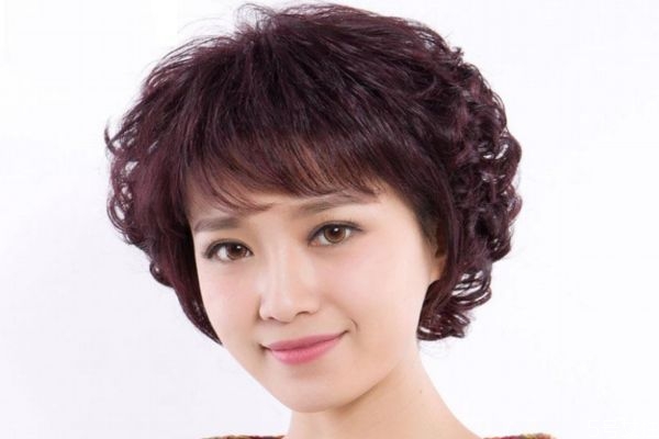 粘在头顶的假发难受吗女生头顶假发,粘在头顶的假发难受吗