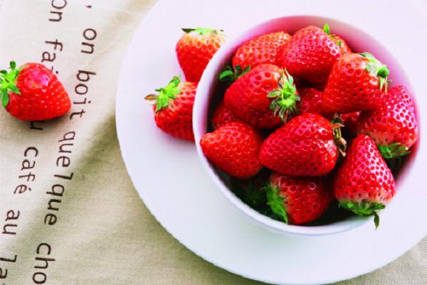吃草莓有什么功效,草莓有什么作用 吃草莓有什么功效,草莓有什么作用