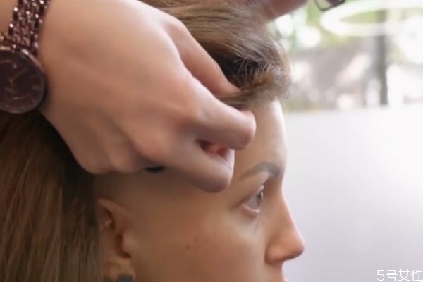 秃顶戴假发的弊端,秃顶戴假发好吗