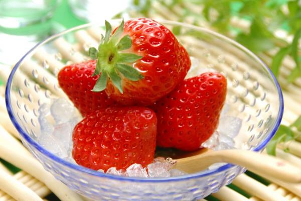 草莓可以和芒果一起吃吗?,草莓和芒果能不能一起吃 草莓可以和芒果一起吃吗?,草莓和芒果能不能一起吃